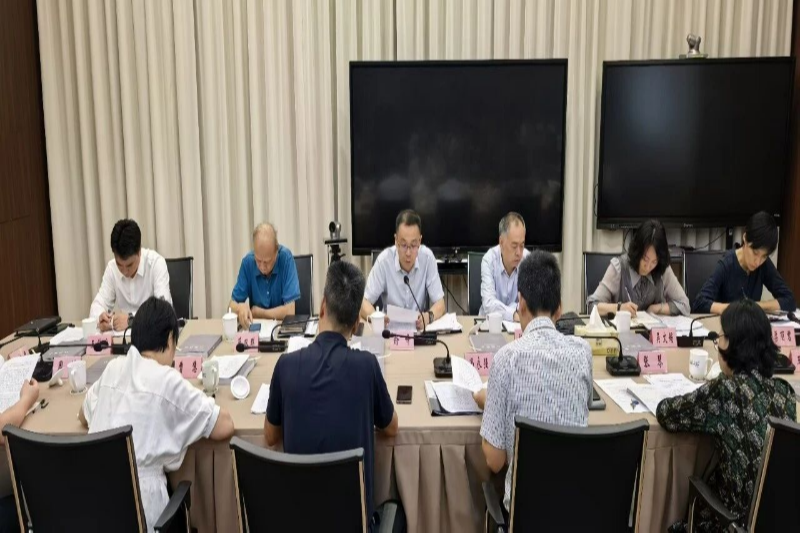 白鹤镇召开党委（扩大）会，传达区委区政府季度工作会议精神