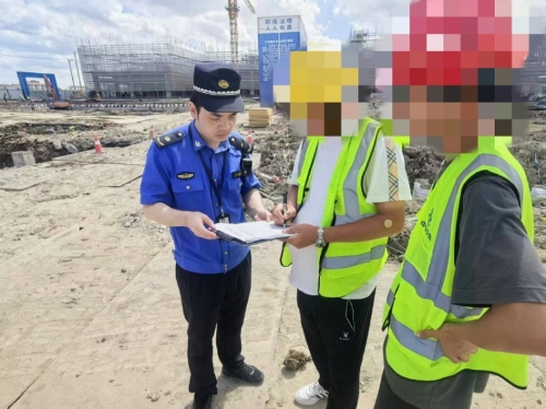 青浦区华新城管：无惧“烤”验 筑牢工地安全“防护网”