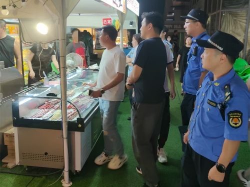 青浦区盈浦城管：接续城市“烟火气” 维护夜市“文明范”