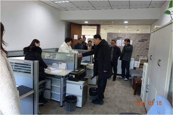 新春走基层 浓浓关怀情——青浦区建管委领导亲切慰问建管所一线干部职工.jpg