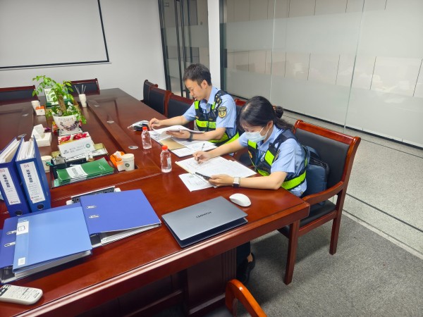 区交通委执法大队持续开展危运企业隐患排查1.jpg