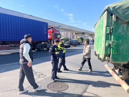 1128_164215_217.jpeg 多部门联合执法精准监管 推进渣土码头规范化绿色化发展2.jpeg