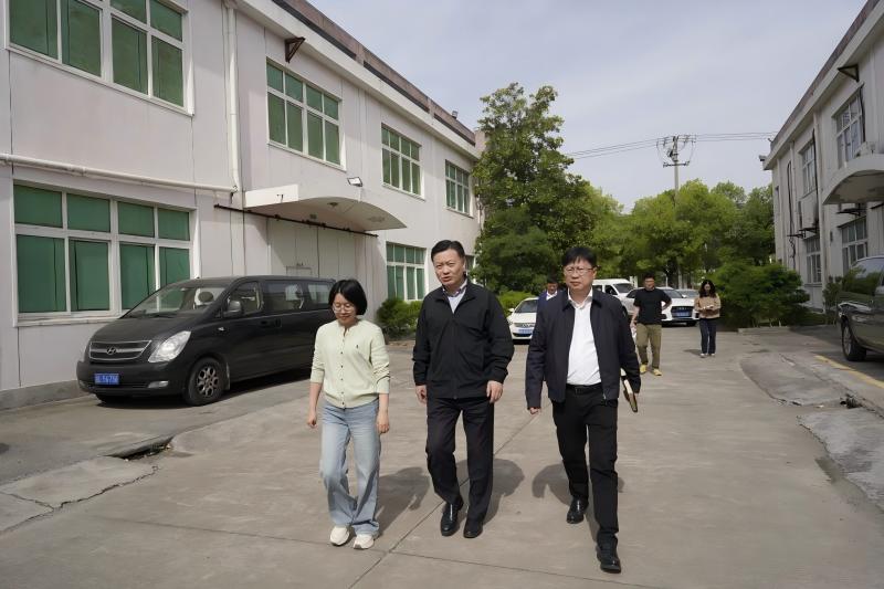 区政协主席曹卫东带队走访练塘镇部分重点外贸企业