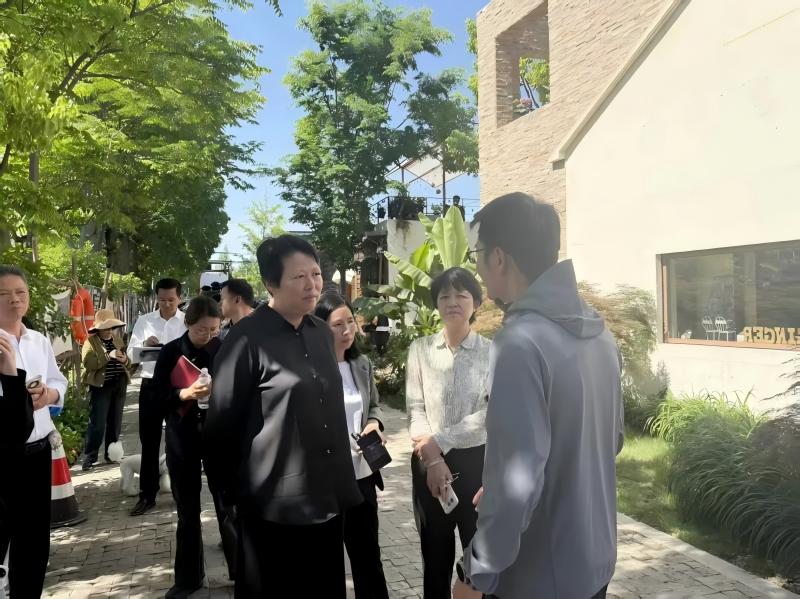 区人大常委会副主任陶夏芳赴练塘镇走访调研