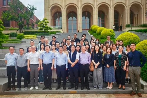 数智赋能 党建引领——上海交通大学中国城市治理研究院、上海市大数据中心、上海市青浦区政务服务中心开展党建联建活动