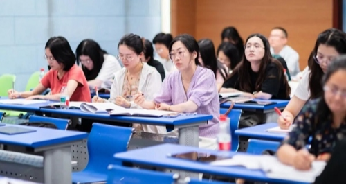 【研修动态】探数字课堂新径，育核心素养未来——青浦区高中英语学科视听说、探究课堂数字化赋能新探主题研修活动顺利举行