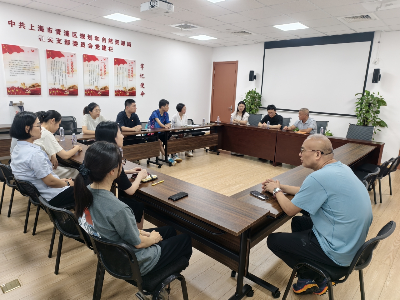 参观规划展示馆 探索城市之美——区规划资源局开展“政府开放日”活动