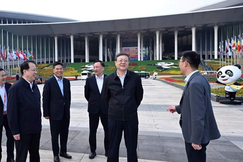 上海市委书记陈吉宁、上海市市长龚正检查第八届进博会服务保障和办展办会工作