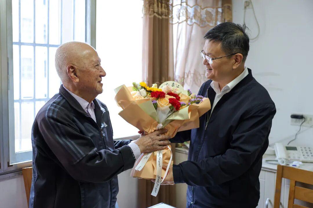 情暖重阳节，关怀润人心！区领导开展“敬老月”走访慰问