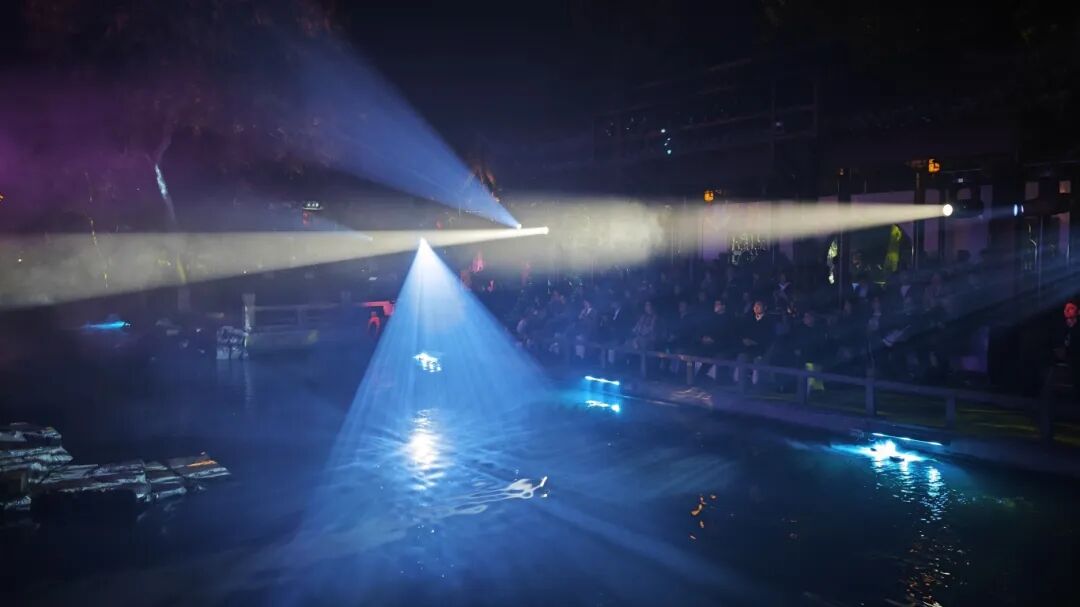 1117_104205_827.jpg 1117_104205_827.jpg