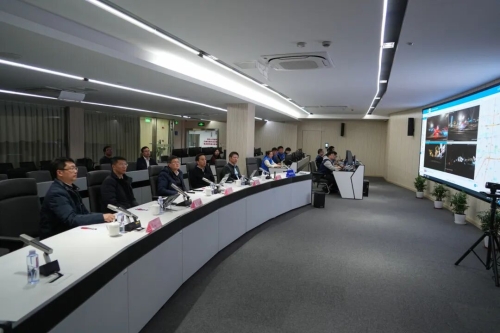 区领导检查元旦假期城市安全运行工作，向一线工作人员致以新年问候