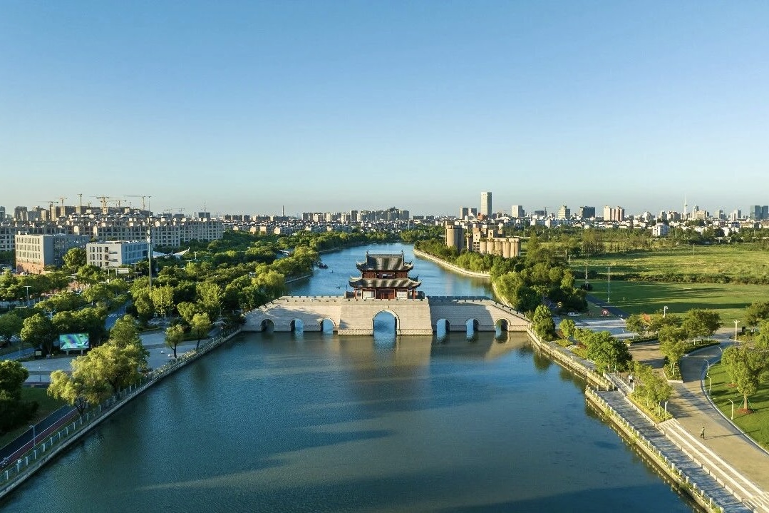 区委常委会扩大会议暨区委党的建设工作领导小组会议举行，研究部署青浦区树立和践行正确政绩观学习教育工作