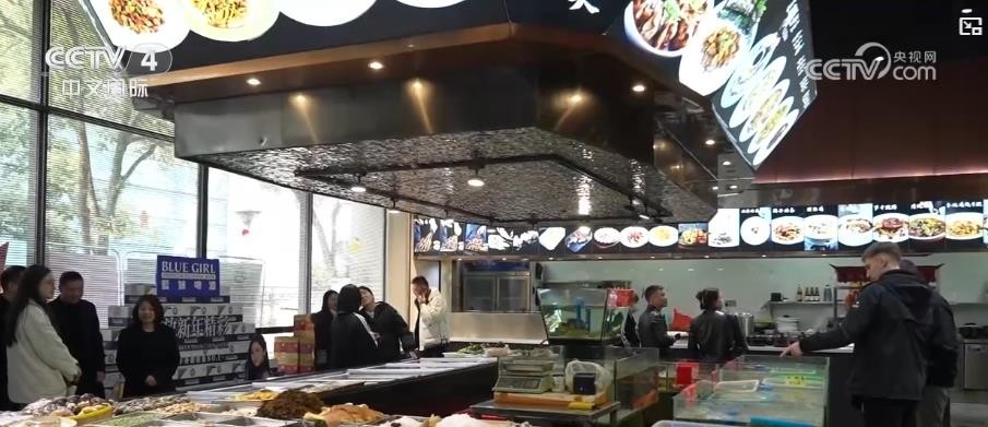 【国务院信息】各地新春市集年味正浓 节前消费市场“热气腾腾”