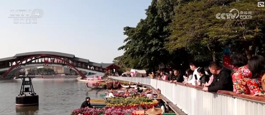 【国务院信息】各地新春市集年味正浓 节前消费市场“热气腾腾”