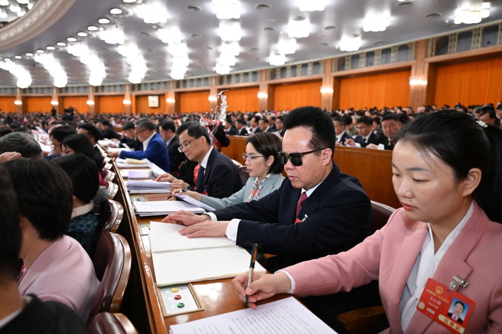 2025年3月5日，十四届全国人大三次会议开幕会在北京人民大会堂举行。新华社记者 李响 摄