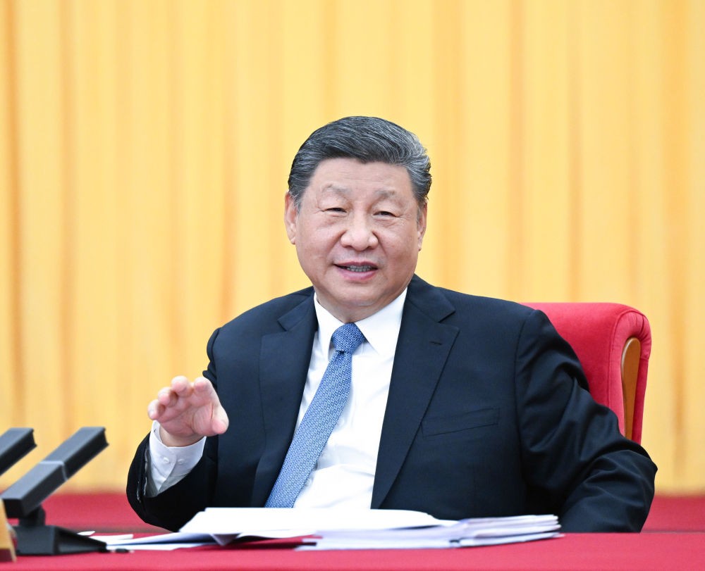 3月6日下午，中共中央总书记、国家主席、中央军委主席习近平看望参加全国政协十四届三次会议的民盟、民进、教育界委员，并参加联组会，听取意见和建议。新华社记者 谢环驰 摄