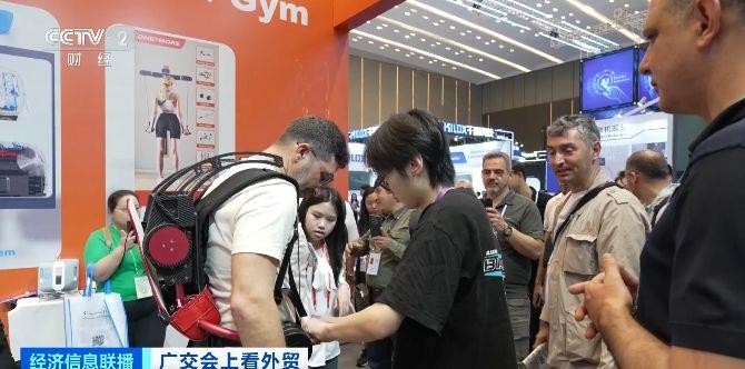 【国务院信息】广交会“圈粉”全球 境外采购商：坚定看好中国制造的产品