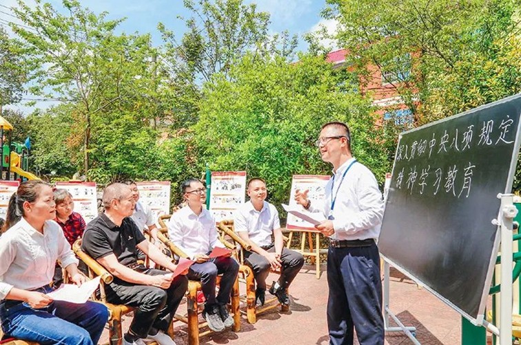 【头条】中共中央组织部：从严从实推进深入贯彻中央八项规定精神学习教育