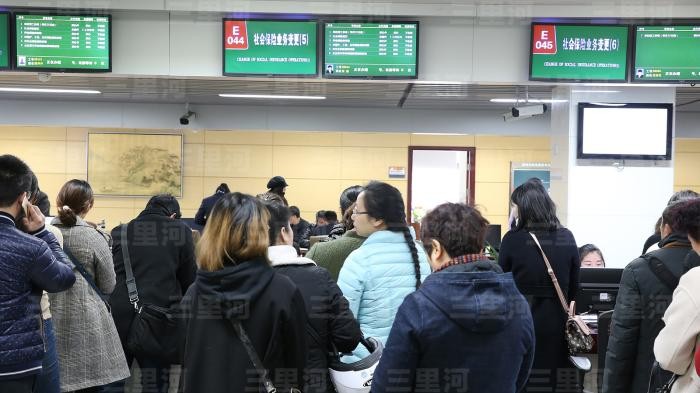 【国务院信息】落实“高效办成一件事” 谱写政务服务便民利企新篇章