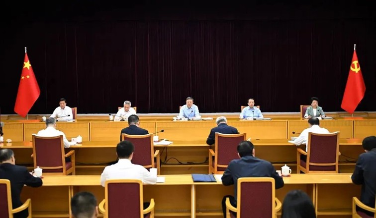 【头条】市委常委会举行深入贯彻中央八项规定精神学习教育专题学习会