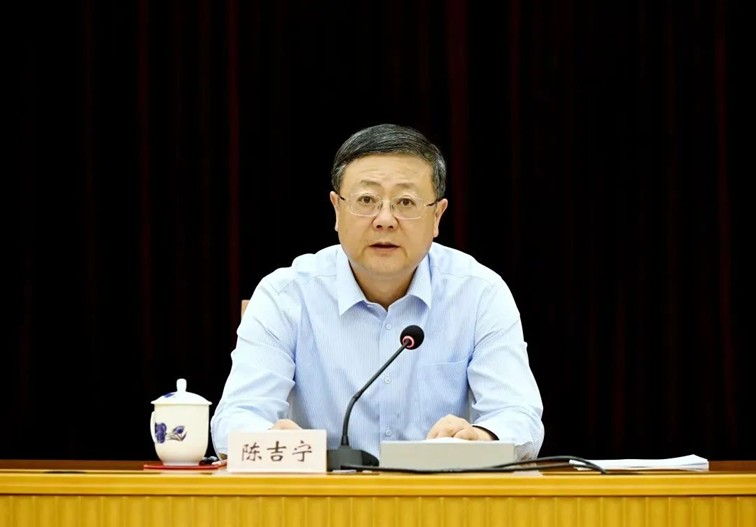 【头条】市委常委会举行深入贯彻中央八项规定精神学习教育专题学习会
