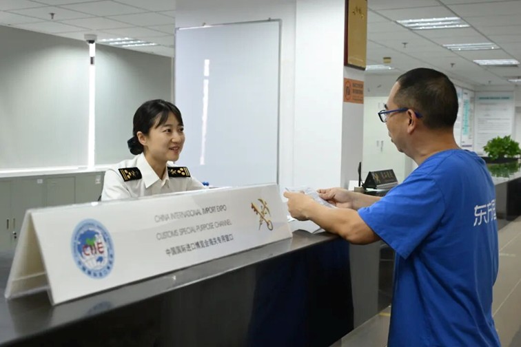 首批展品丨上海海关全力保障第八届进博会首批展品顺利通关