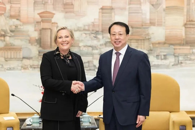 上海市市长龚正会见冰岛总统托马斯多蒂尔