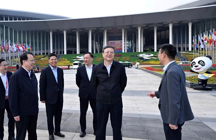 上海市委书记陈吉宁、上海市市长龚正检查第八届进博会服务保障和办展办会工作