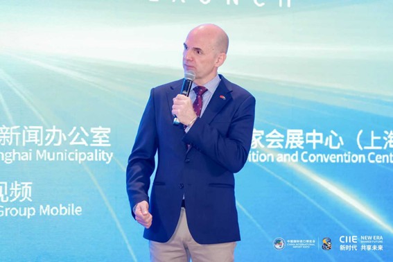 “进博之旅 你的故事”——2025《进博故事》中英文版图书正式发布