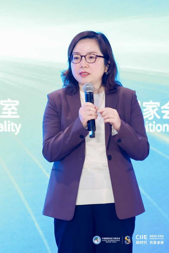 “进博之旅 你的故事”——2025《进博故事》中英文版图书正式发布