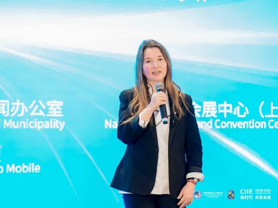 “进博之旅 你的故事”——2025《进博故事》中英文版图书正式发布