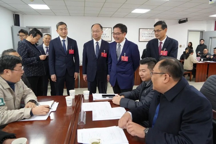 人大代表携“金点子”赴会!民生诉求“当面提”,部门回应“马上办” 人大代表携“金点子”赴会!民生诉求“当面提”,部门回应“马上办”