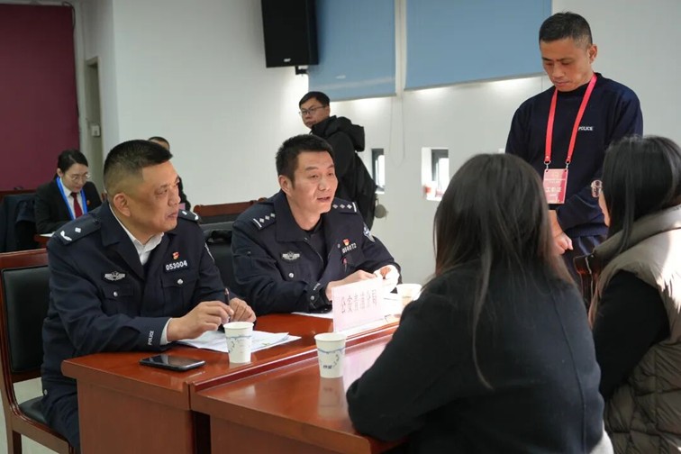 人大代表携“金点子”赴会!民生诉求“当面提”,部门回应“马上办” 人大代表携“金点子”赴会!民生诉求“当面提”,部门回应“马上办”