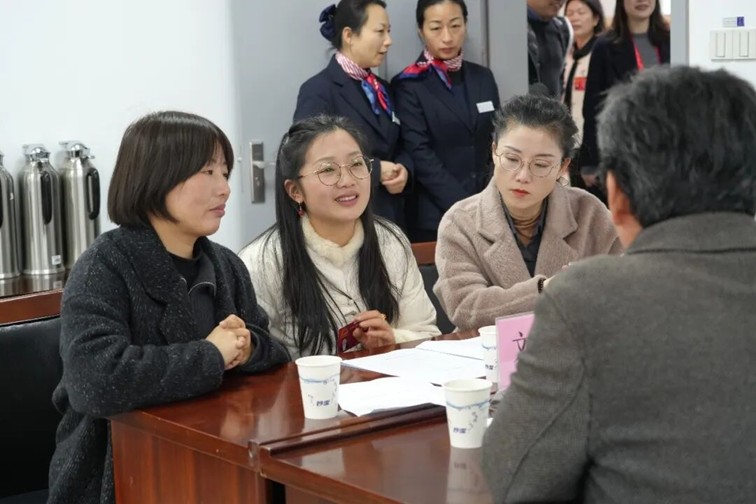 人大代表携“金点子”赴会!民生诉求“当面提”,部门回应“马上办” 人大代表携“金点子”赴会!民生诉求“当面提”,部门回应“马上办”