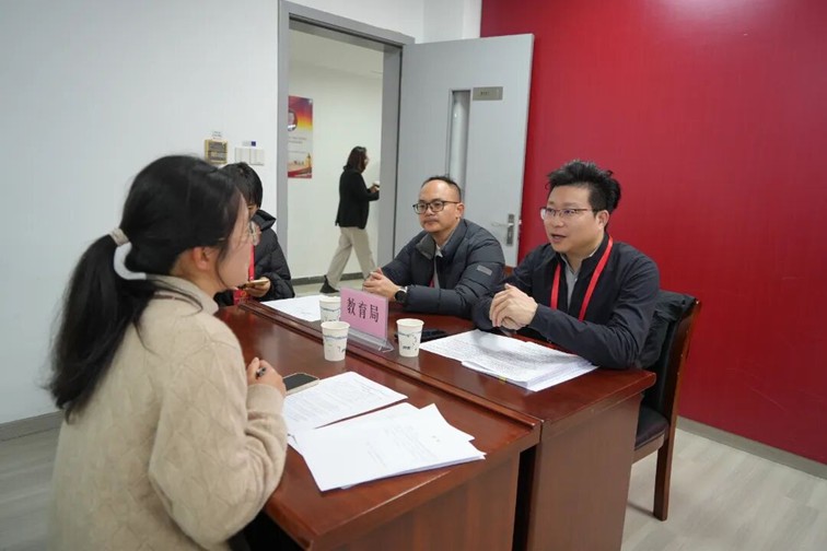 人大代表携“金点子”赴会!民生诉求“当面提”,部门回应“马上办” 人大代表携“金点子”赴会!民生诉求“当面提”,部门回应“马上办”