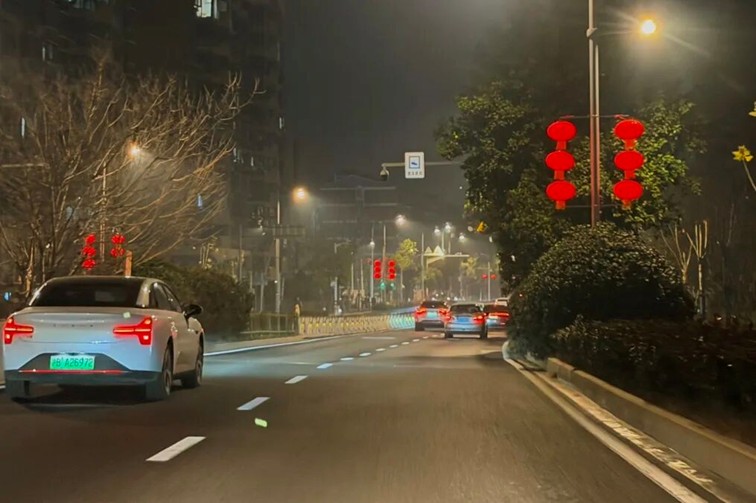 2100余盏红灯笼点亮青浦！2026年马年春节氛围感拉满，赏灯地图请查收→