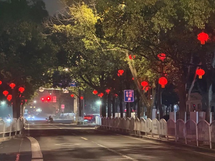 2100余盏红灯笼点亮青浦！2026年马年春节氛围感拉满，赏灯地图请查收→