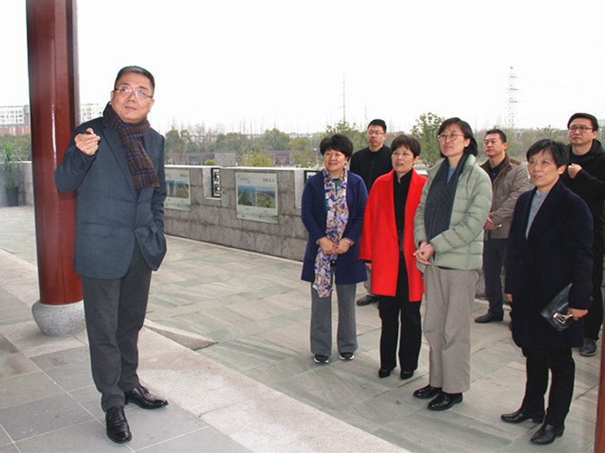 松江区副区长顾洁燕一行来青调研学习体育设施规划建设情况
