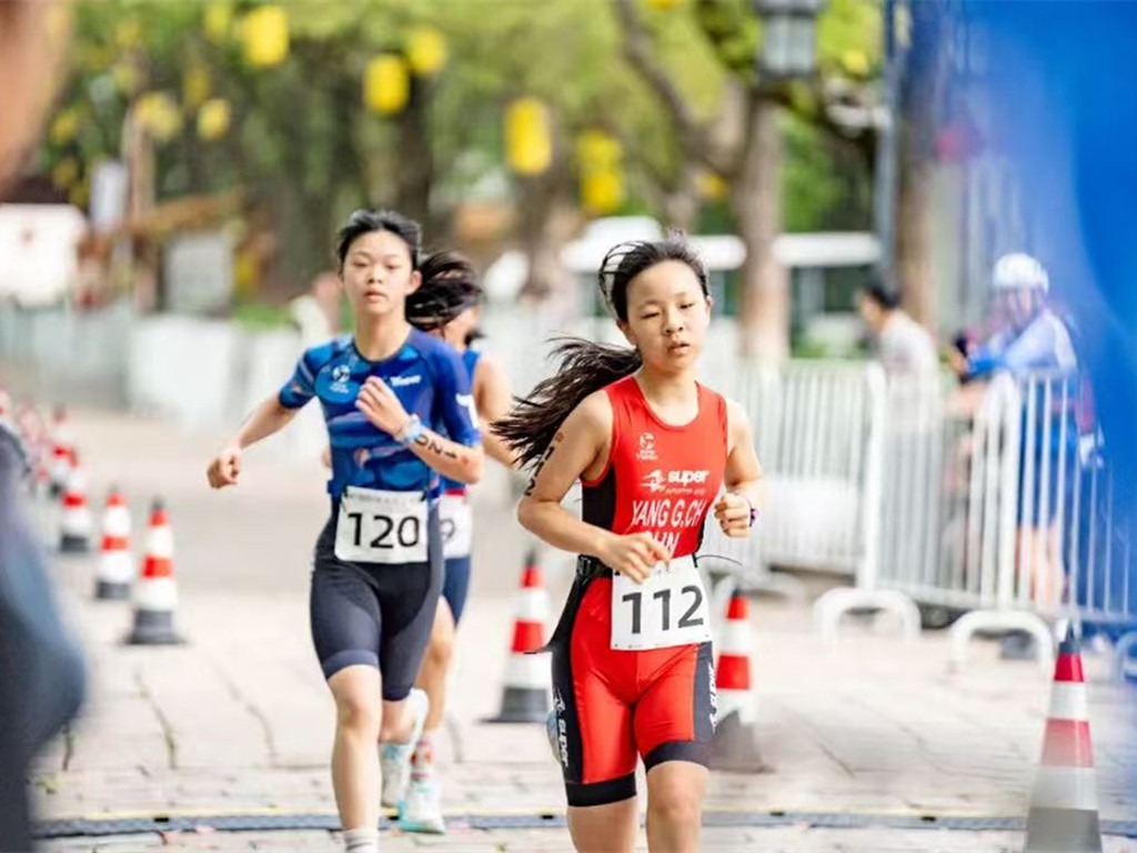 “小铁人”们齐聚青浦元荡“打铁”