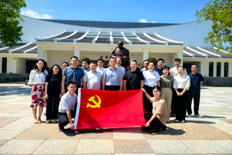 区商务委赴陈云纪念馆开展“学思想 强作风 建新功”主题党日活动暨专题党课学习