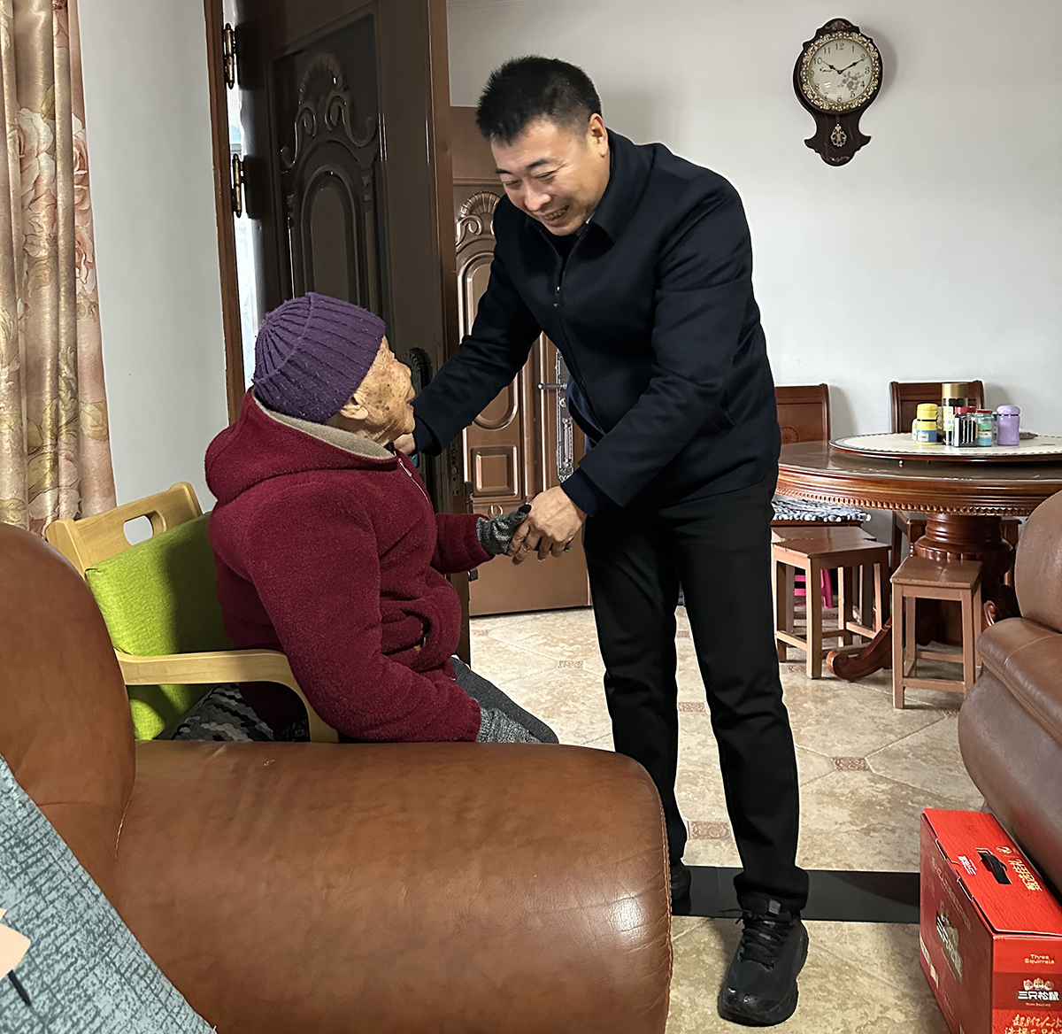 0212_211713_630.jpg 图片5:张局-宋爱英.jpg