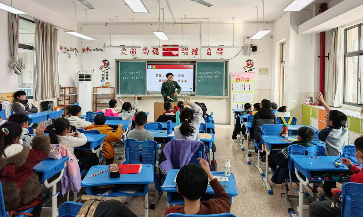 【青励研学】别样新春礼，戎情润童心！“兵老师”的军旅故事润育童心