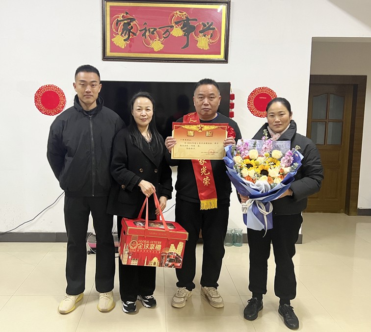 新春相聚 情暖 “最可爱的人”