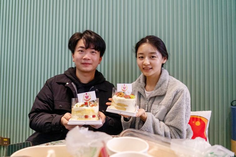双拥芳“啡”，共赴一场咖啡与热血的甜蜜之约！