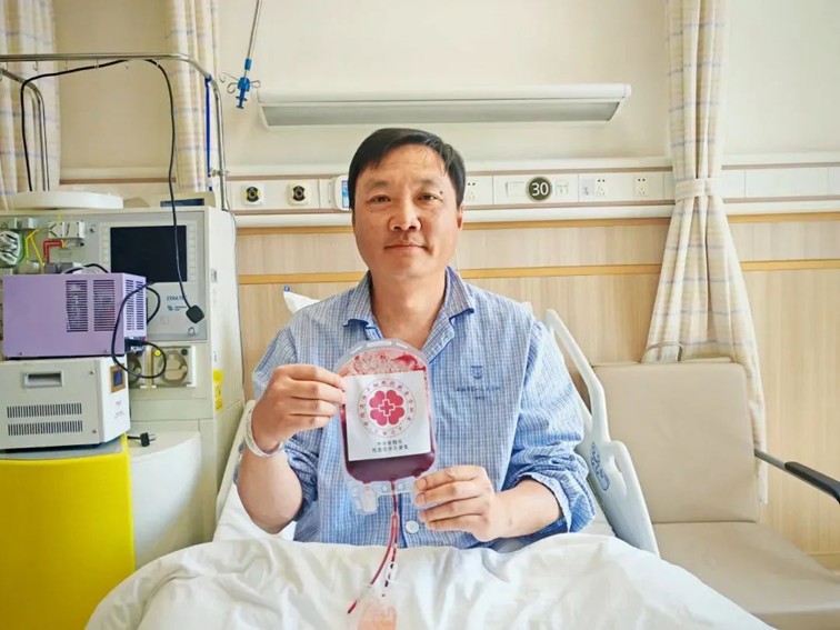 致敬！光荣的退役军人，传递生命火种