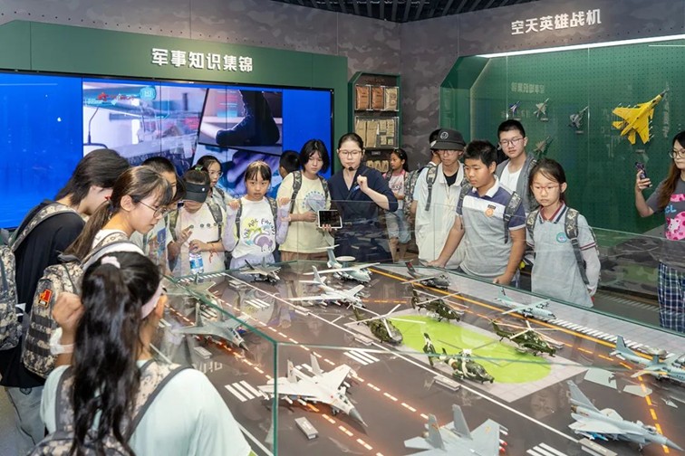 筑梦青励研学 共建国家安全——区退役军人局组织开展暑期中小学生双拥和国防教育主题活动