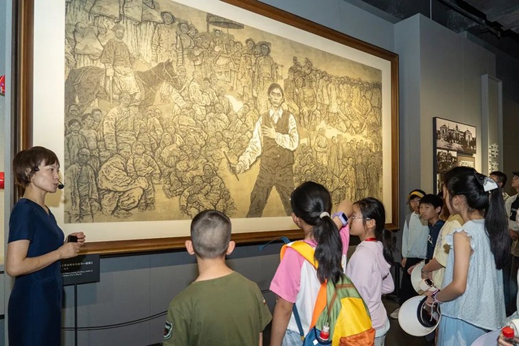 筑梦青励研学 共建国家安全——区退役军人局组织开展暑期中小学生双拥和国防教育主题活动