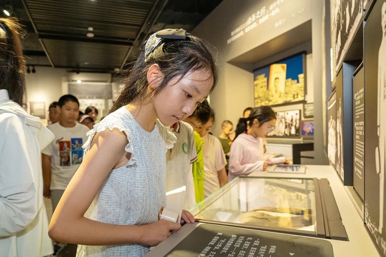 筑梦青励研学 共建国家安全——区退役军人局组织开展暑期中小学生双拥和国防教育主题活动