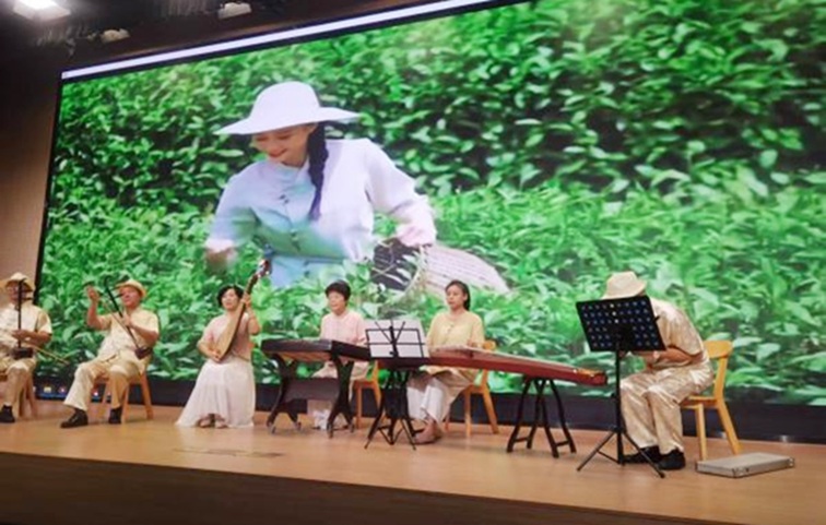 家国同庆时 军民同心暖——朱家角镇退役军人服务站专场演出致敬最可爱的人