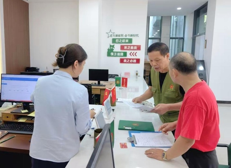 “31588181”老兵热线背后的守护与传承 “31588181”老兵热线背后的守护与传承